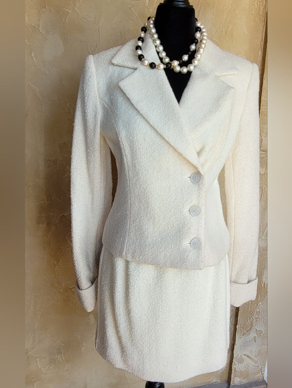 Lovely Rare Find Vintage Cream Bouclé Two-Piece Skirt Jacket Suit Brand APART 4 - Picture 4 of 14